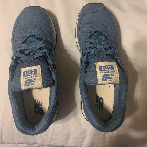 Women’s New balances - Picture 2 of 5